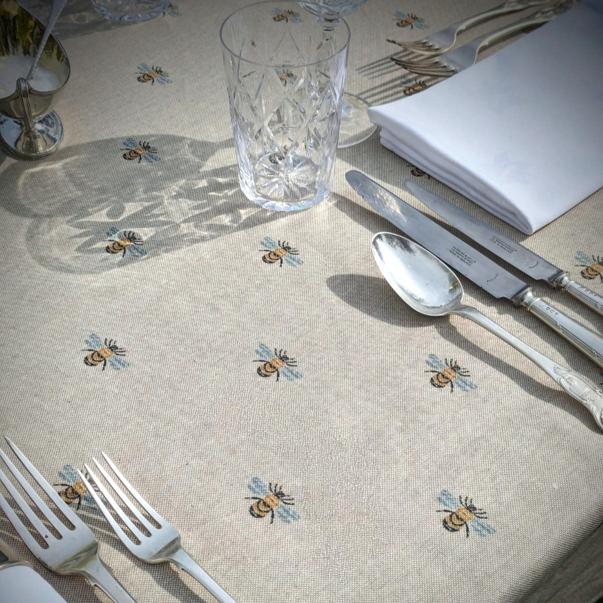 Tablecloth (wipe and wash) - Bees in 5 sizes