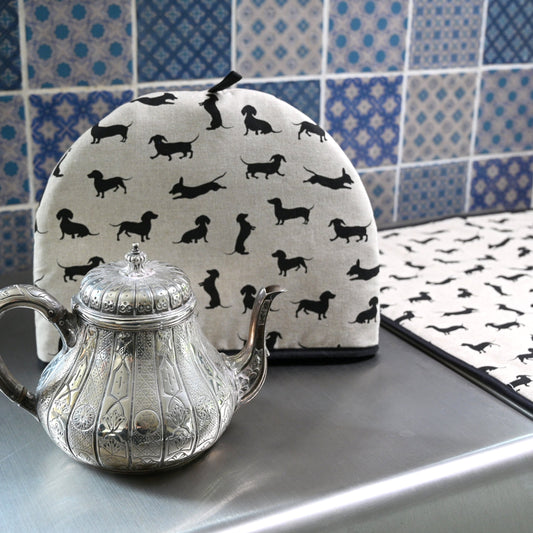 Tea Cosy, Black Dachshund