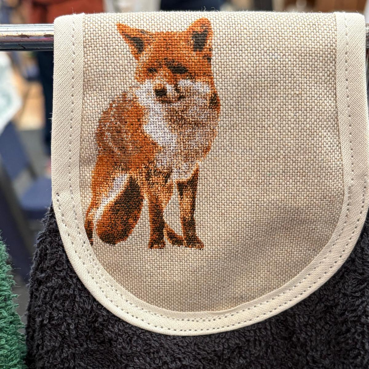 Hang ups, Kitchen towels, Fox