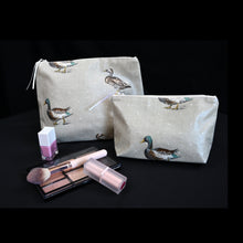 Load image into Gallery viewer, Washbag, Mallard
