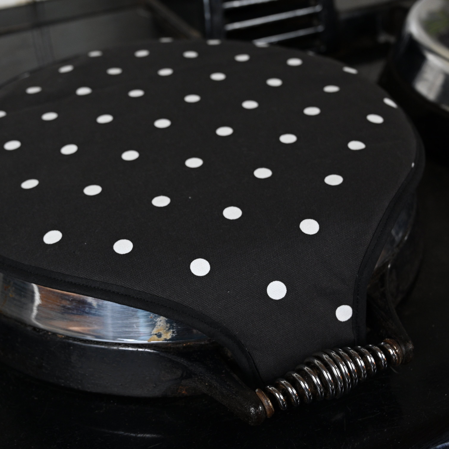 Magnetic Range/Aga Tops - Black Spots (pair)