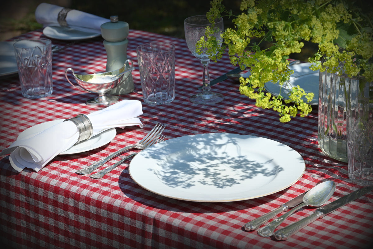 Tablecloth, Red Gingham (wipe and wash) in 5 sizes