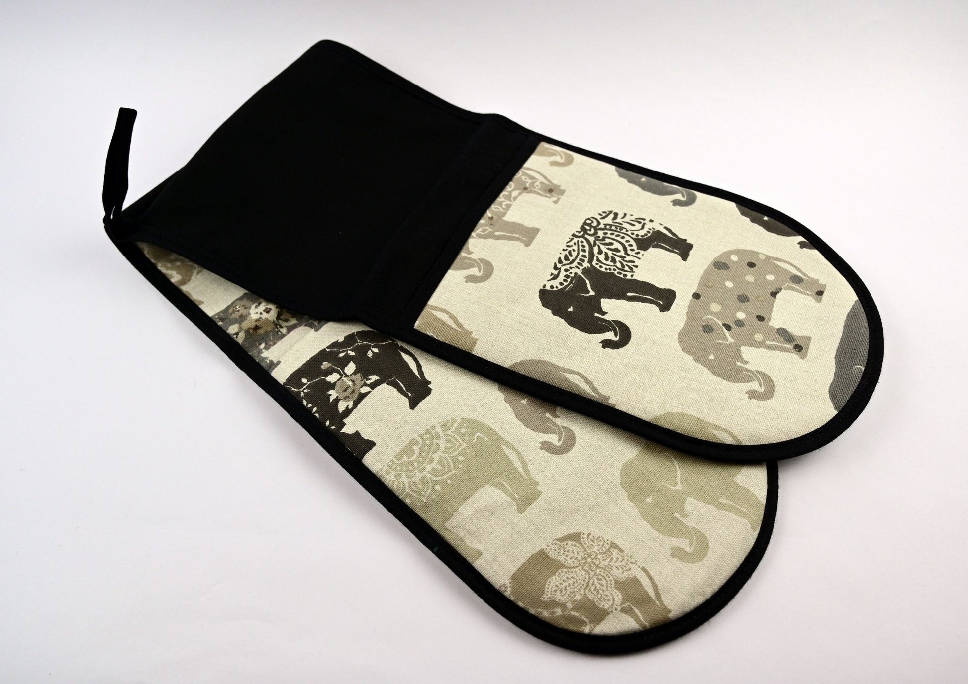 another angle of grey elephant oven gloves